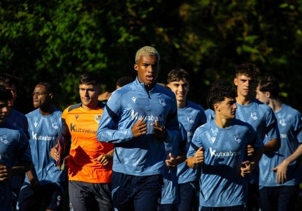 瑞和网  官方：皇家社会签下阿森纳小将扎卡里亚-舒埃布